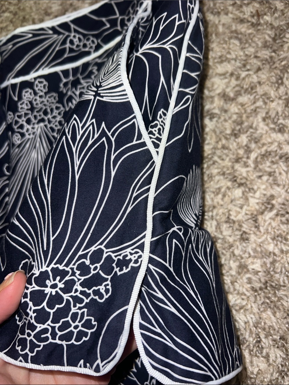 EUC! Luxury Elizabeth McKay Navy Resort Floral Print Shorts - Size 2 - Picture 9 of 11